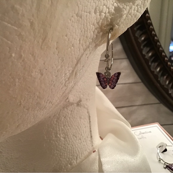 🌷[2/$50.00]🌷Butterfly Hoop Earrings - Picture 6 of 6